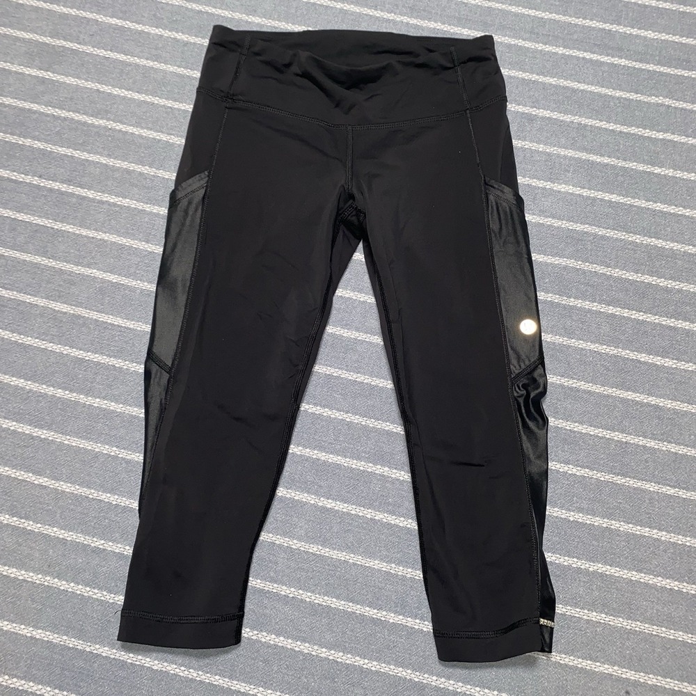Lululemon Black Cropped Side Ruched Size 4 Women's Athletic